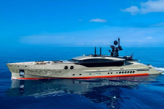 Superyacht DB9, South of France Yacht Charter