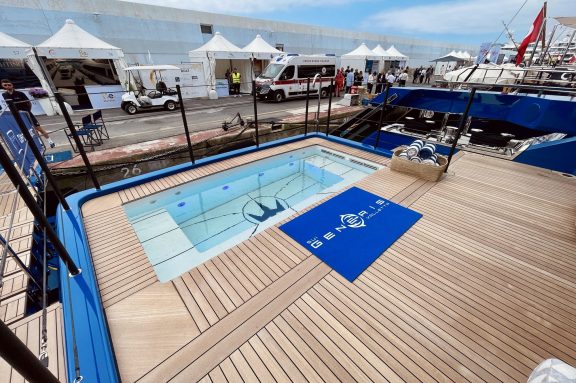 SUI GENERIS yacht beach club infinity pool