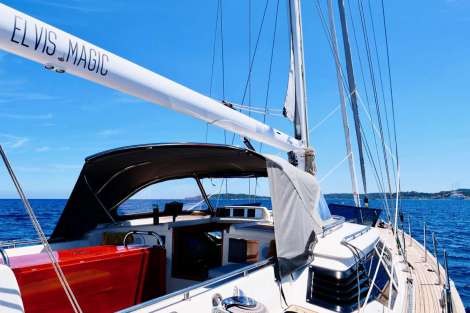 Review img # 31 of the yacht ELVIS MAGIC