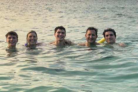 Review img # 4 of the yacht RAPSCALLION